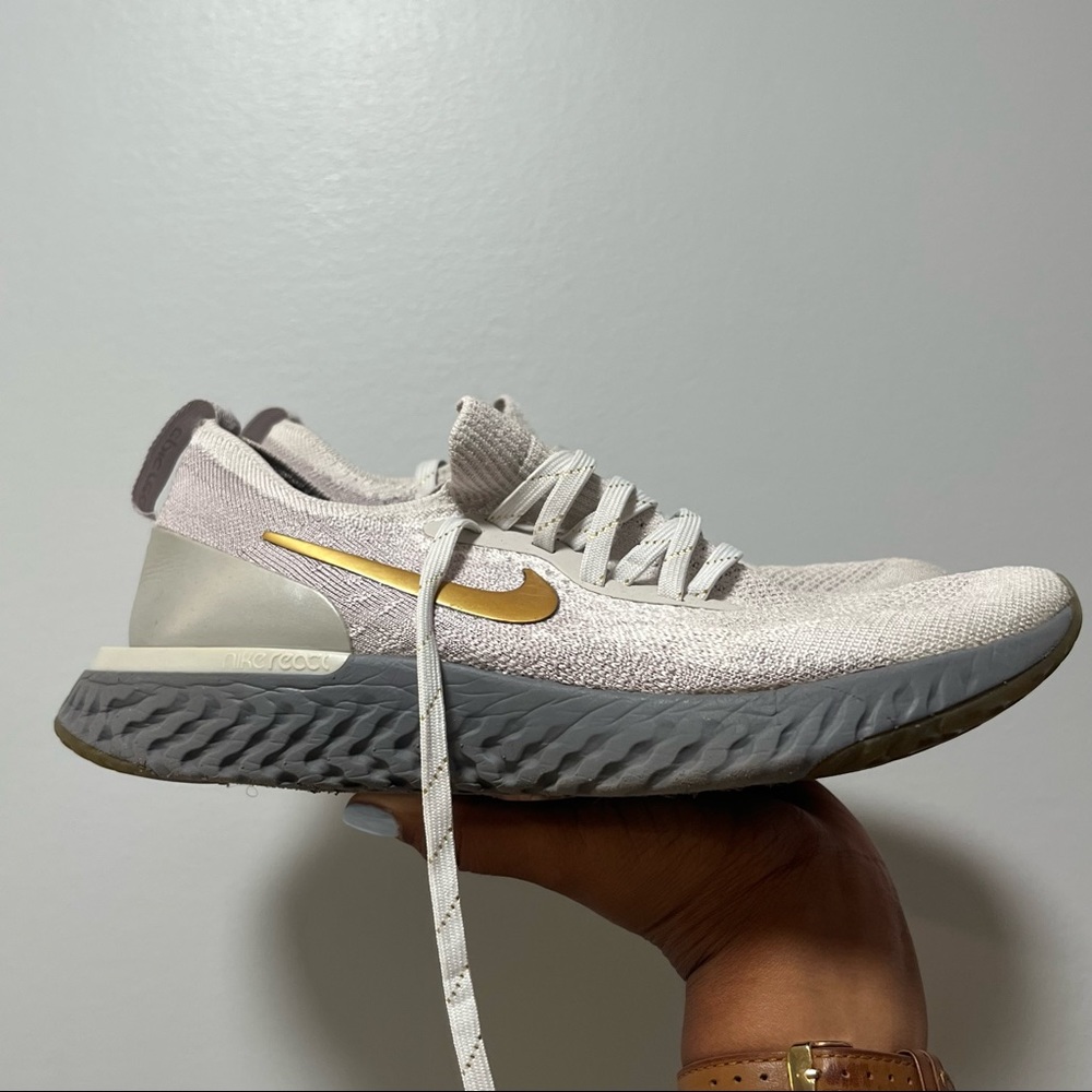Nike Women’s Epic React Flyknit - Size 8.5